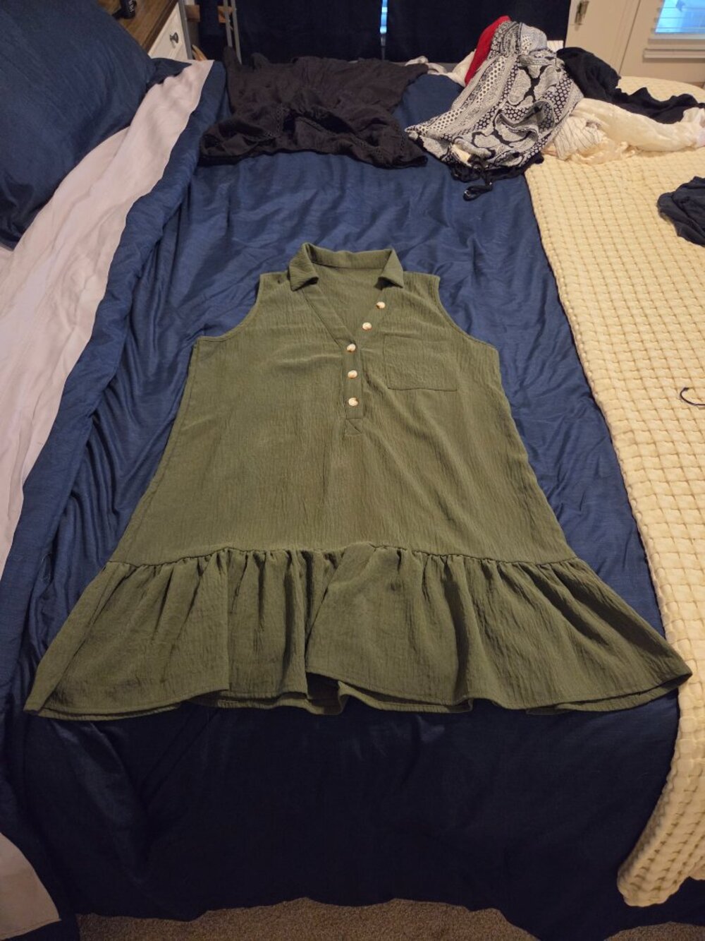 Dress - Picture 2 of 4